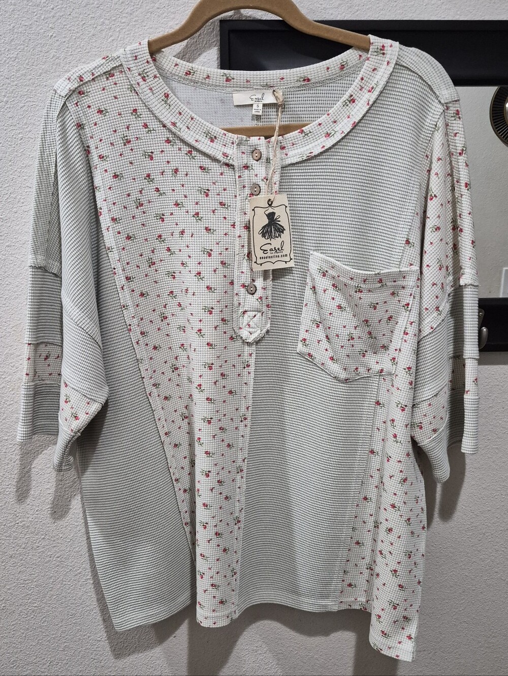 🌸 Easel Los Angeles Floral Waffle Knit Oversized Henley Top Size Small NWT